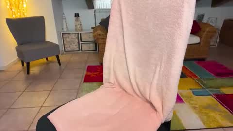 Kylie  online show from December 15, 10:26 pm