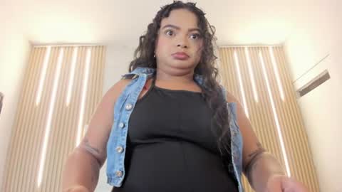 kyliee online show from June 24, 5:50 am