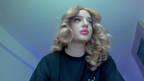 Snapshot of kylieety chatting on January 19, 7:04 am KYLIE online show from January 19, 7:04 am