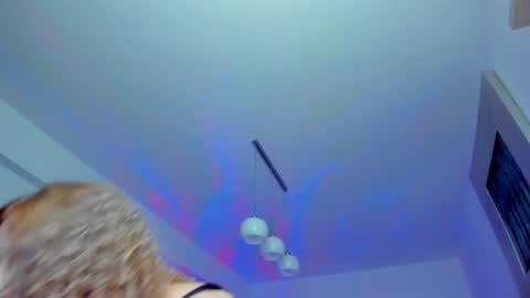 Snapshot of kylieety chatting on December 20, 7:01 am KYLIE online show from December 20, 7:01 am