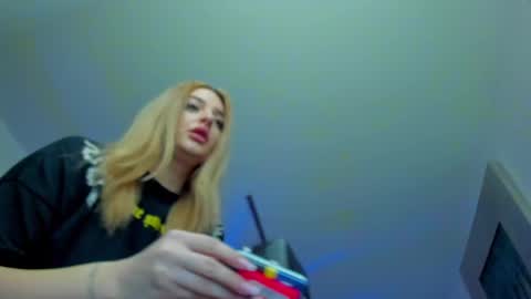 Snapshot of kylieety chatting on February 18, 6:59 am KYLIE online show from February 18, 6:59 am