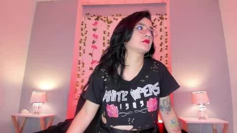 Snapshot of kyliemaxwell chatting on January 22, 11:34 am K Y L I E online show from January 22, 11:34 am