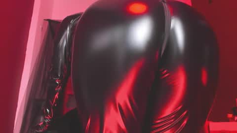 K Y L I E online show from November 4, 8:14 pm