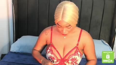 kylie white boobs online show from December 4, 5:46 pm