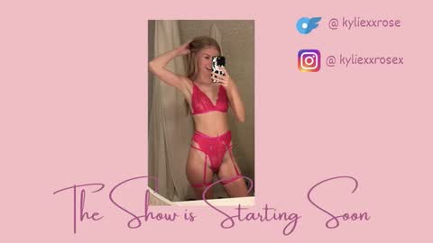 Snapshot of kyliexxrose chatting on October 15, 4:04 am Kylie online show from October 15, 4:04 am
