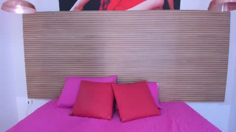kym_moon online show from August 5, 6:31 am
