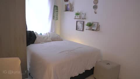 schedule 300 pm - 1100pm colombia time online show from February 17, 9:10 pm