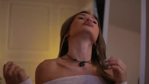 Kyssa online show from May 2, 6:33 pm