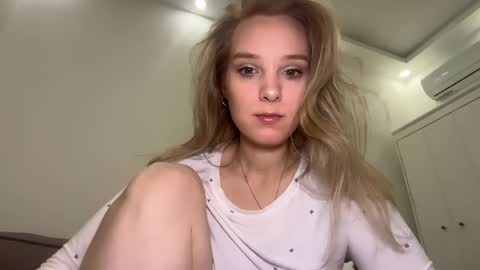 lina online show from April 29, 5:04 pm