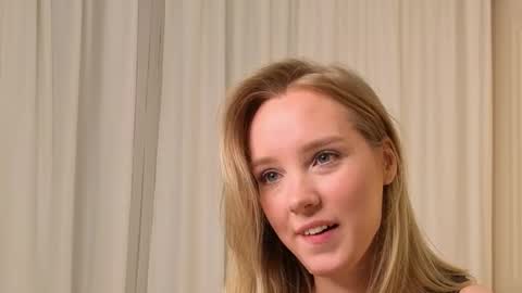 lina online show from October 12, 9:06 pm