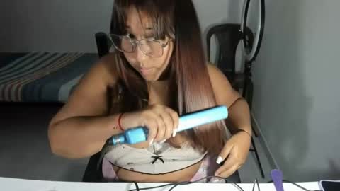 la_pequena_culona online show from April 30, 9:19 pm