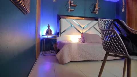 Cris  online show from November 4, 11:04 am