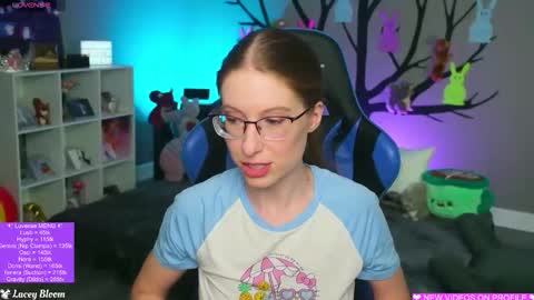 Lacey Bloom online show from May 1, 1:31 am