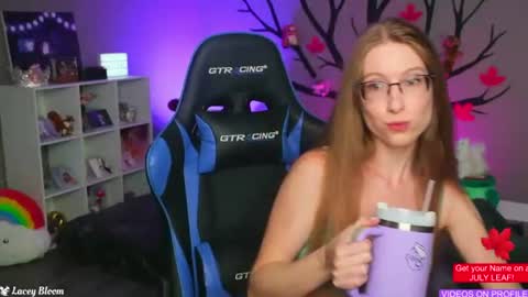 Lacey Bloom online show from July 24, 2:20 am