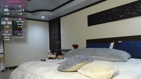 Snapshot of ladii_mia chatting on March 9, 3:05 pm Mia online show from March 9, 3:05 pm