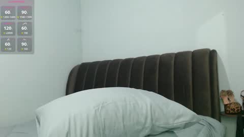 Mia online show from November 11, 2:40 am