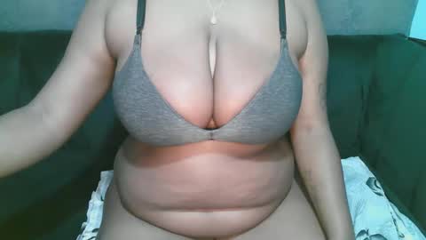 lady_dearra online show from May 4, 2:59 am