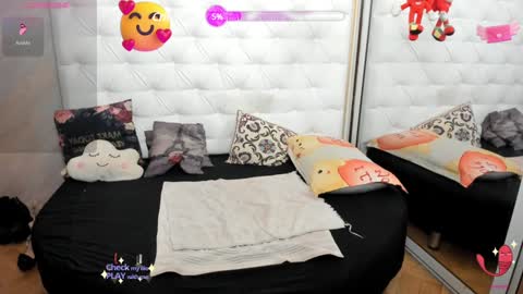 Snapshot of lady_lauren chatting on December 3, 5:30 am lady lauren online show from December 3, 5:30 am