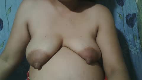 Snapshot of lady_love063 chatting on February 4, 2:10 pm lady_love063 online show from February 4, 2:10 pm