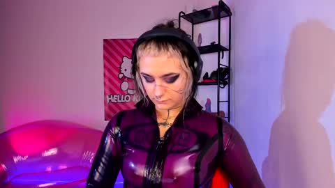 Mia online show from March 2, 4:14 pm