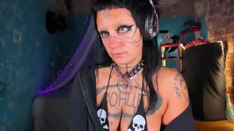 Mia online show from October 24, 7:54 pm