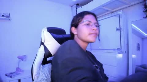  Lady  online show from May 2, 3:32 am