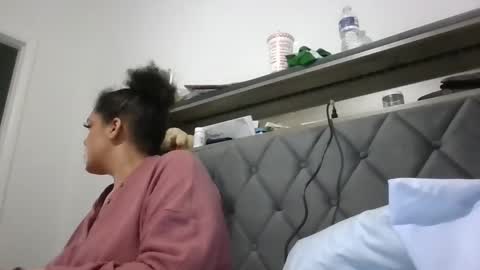 Snapshot of ladycinnabon chatting on January 2, 5:03 am Stephanie online show from January 2, 5:03 am