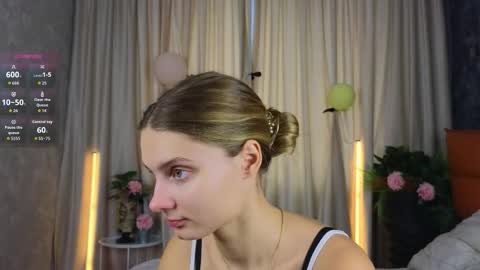 Snapshot of lafeti chatting on October 5, 7:35 am Lilia online show from October 5, 7:35 am