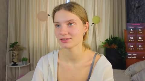 Snapshot of lafeti chatting on October 19, 6:37 am Lilia online show from October 19, 6:37 am