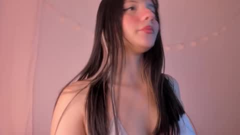 laura online show from December 5, 8:14 am