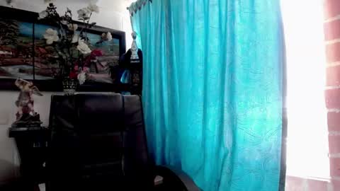 laia_hadid online show from April 22, 5:43 pm