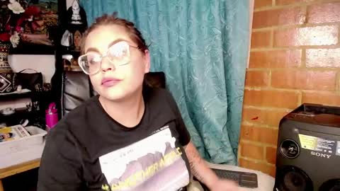 laia_hadid online show from April 28, 3:00 am