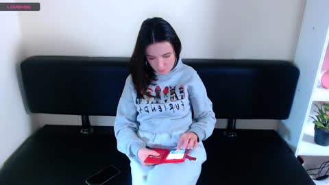 Snapshot of laimapinch_ chatting on December 13, 6:42 am Laima online show from December 13, 6:42 am