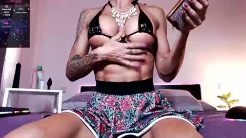Lola online show from July 6, 7:05 pm