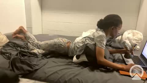 lalunevelvet online show from February 13, 3:39 am