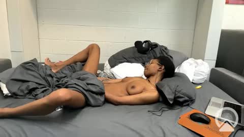 lalunevelvet online show from February 12, 5:26 pm