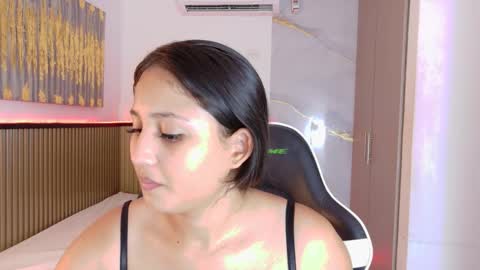 Laura online show from December 5, 12:17 pm