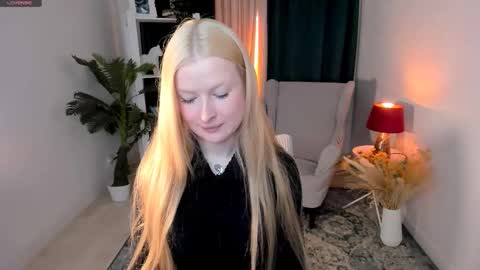 Laly online show from March 28, 5:01 pm