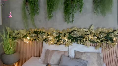 Snapshot of lana_lann chatting on December 11, 12:34 pm lana_lann online show from December 11, 12:34 pm