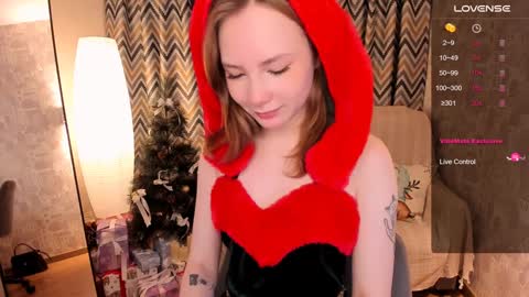 Snapshot of lanablu_ chatting on December 22, 7:11 am Lana online show from December 22, 7:11 am