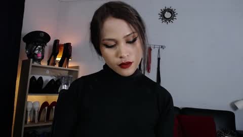 Snapshot of lanadoux_ chatting on September 22, 5:33 pm Mistress Lana online show from September 22, 5:33 pm