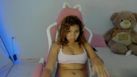 Snapshot of lanarouse1 chatting on February 14, 2:50 am Lana online show from February 14, 2:50 am
