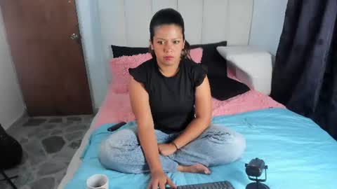 lanastone86 online show from July 17, 1:04 pm