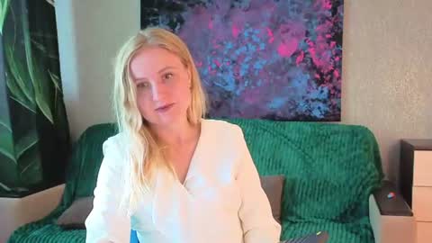 LanaviSmith online show from August 3, 6:17 am