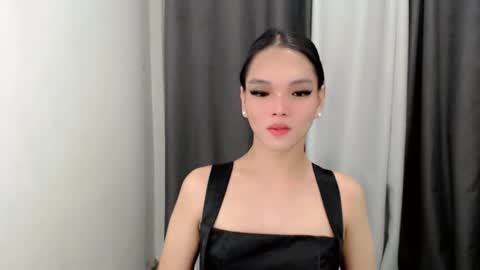 lanawyatt_ online show from November 12, 7:34 pm