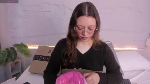 Lanna online show from March 17, 11:58 am