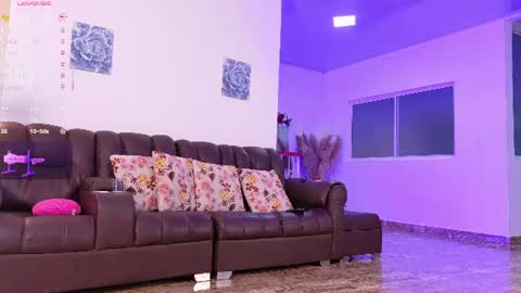 Hello Guys I am Lara Giraldo  WELCOME To my room online show from July 30, 9:10 am