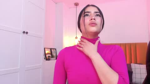 Snapshot of lara_madisson chatting on December 5, 11:40 pm Lara Madisson online show from December 5, 11:40 pm