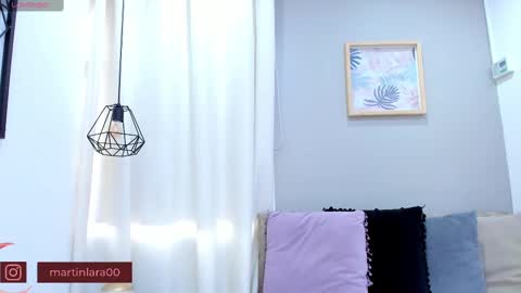 Snapshot of lara_martin chatting on March 1, 12:23 pm 700 200 online show from March 1, 12:23 pm
