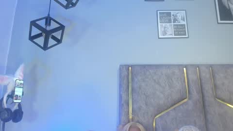 laragreey online show from April 23, 11:50 am